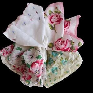 Lot of 4 Vintage Handkerchief Scarves Scalloped Edge, Round Flowers Embroidered